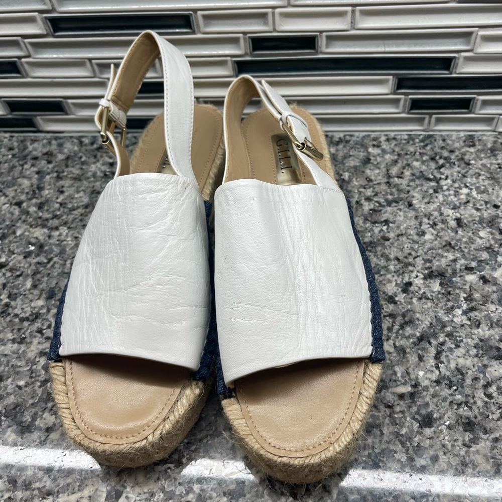 BNWOT G.I.L.I. Sandels back heal strap adj. SZ 6 1/5 white~jean stitching🖤